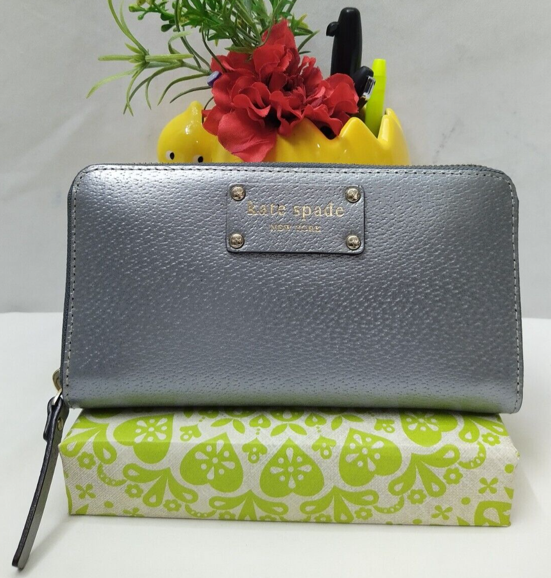 Kate Spade New York Gray Leather Zip Around Credit Card Long 