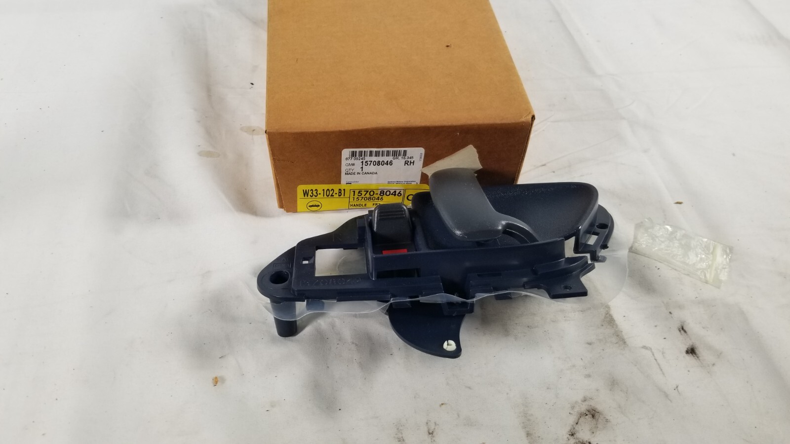 1995-2000 C/K 1500 Suburban Tahoe Passenger Side Inner Door Handle 15708046 OEM Replacement