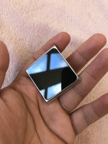 Apple iPod nano 6th Generation Silver (8GB) - Picture 6 of 10