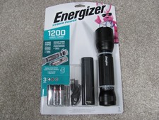 Nueva linterna táctica Energizer Hybrid Power recargable 1200 lúmenes