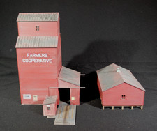 Walthers Farmers Co-Op Built and Painted Structure HO Scale 1:87