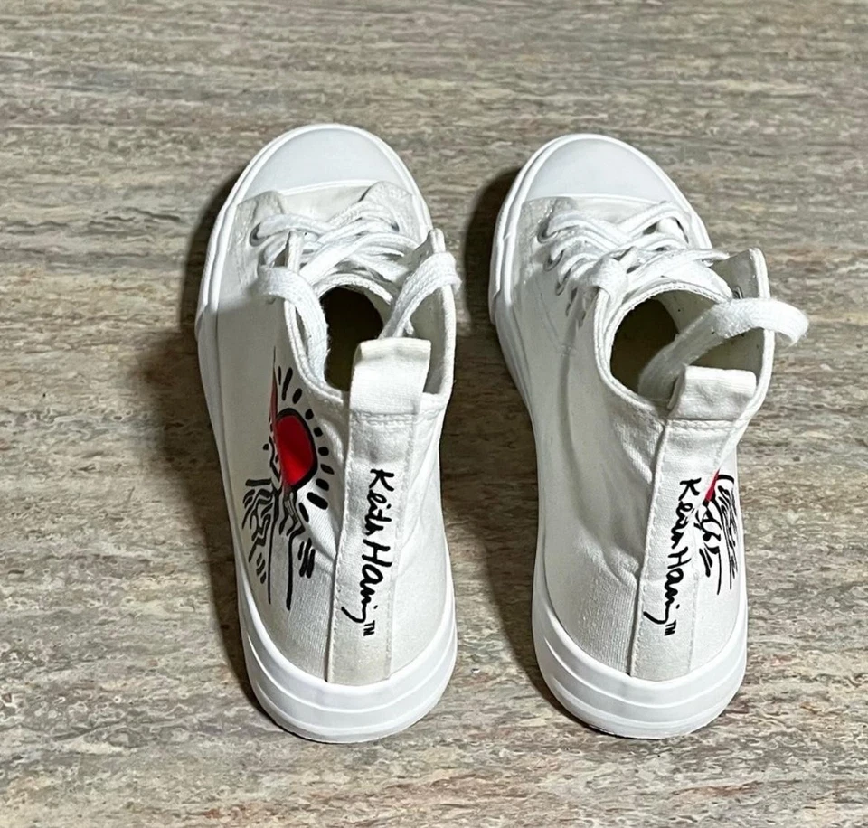 Zapatillas altas Keith Haring Wearables Art blancas/talla EE. UU. 5. Manchas notadas Foto 3 de 4