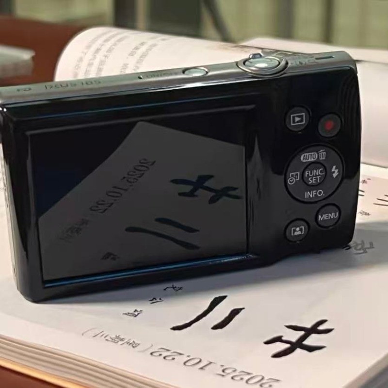Canon IXUS 185 Digital Camera W/SD Card Charger Good Condition