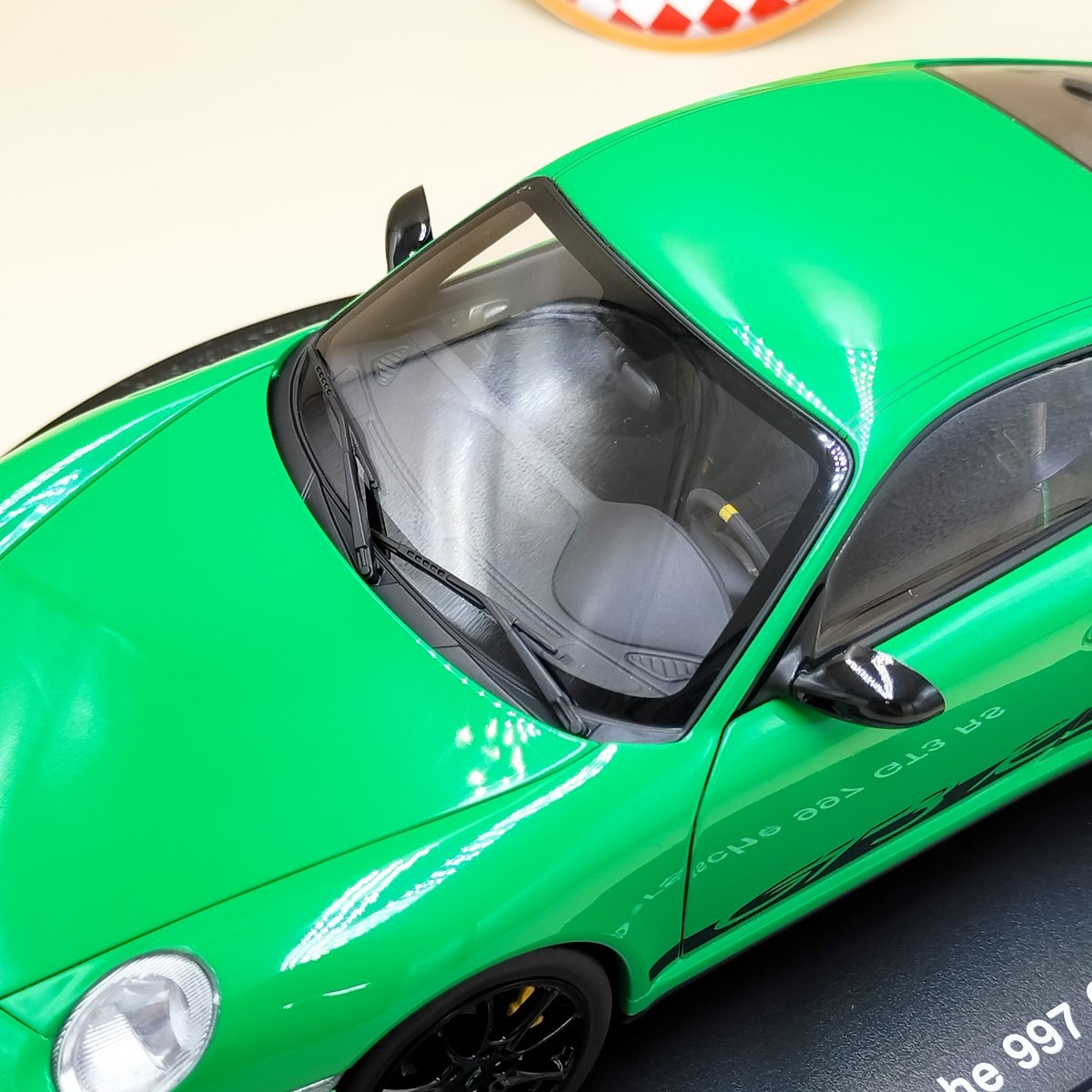 AUTOart Porsche 911 GT3 RS ミニカー1/18 AUTOart 1/18 Porsche 997 911 GT3 RS Green with Black Stripes