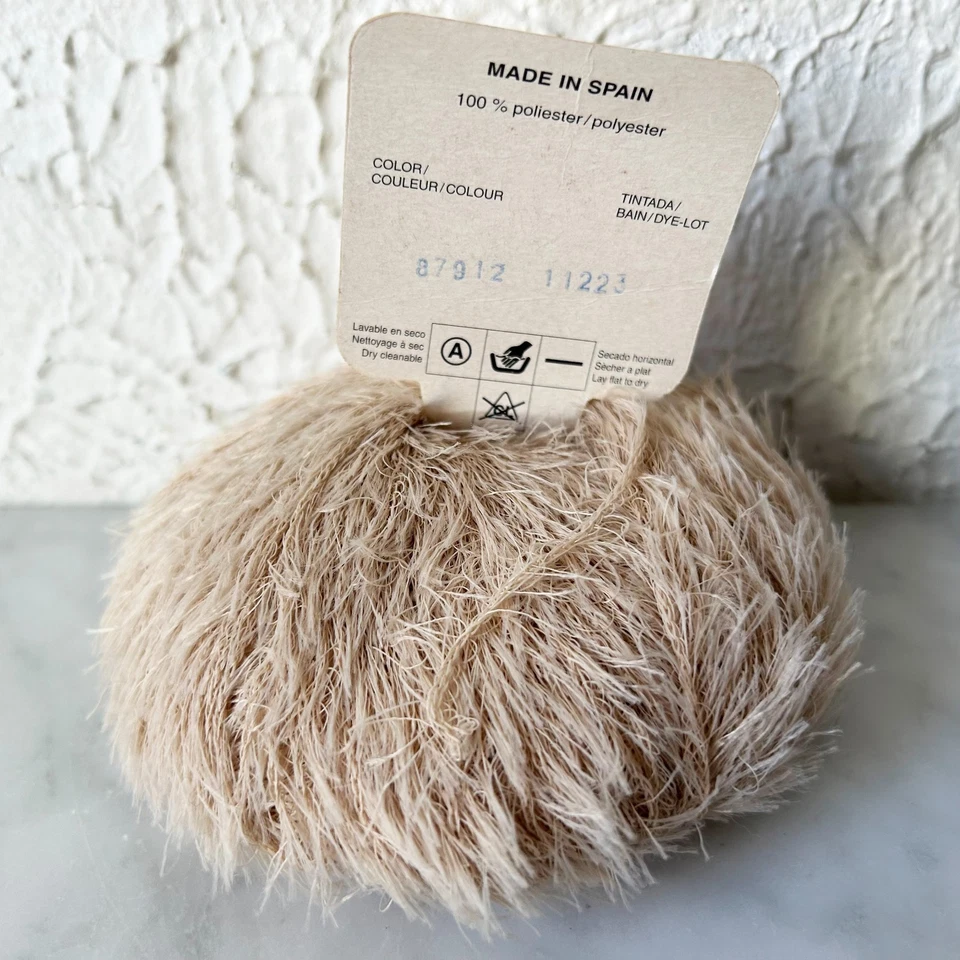 Hilo de pestañas de poliéster Katia Nutria - 1 madeja color beige #87912 hecho en España Foto 2 de 4