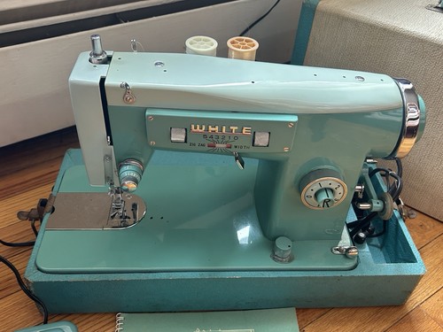 Vintage White Zigzag Sewing Machine w Pedal Case Manual MOD 2335 Turquoise VIDEO - Picture 7 of 22