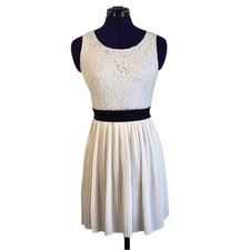 Rewind Light Beige Lace Pleated Short Sleeve Dress Women’s Size Small