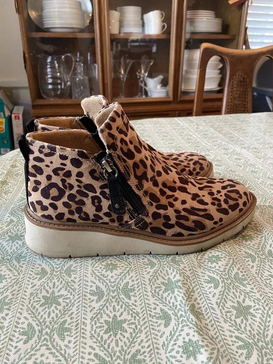 DR SCHOLLS Womens Cheetah Animal Print Pull Tab Lanyn Round Toe Wedge Booties