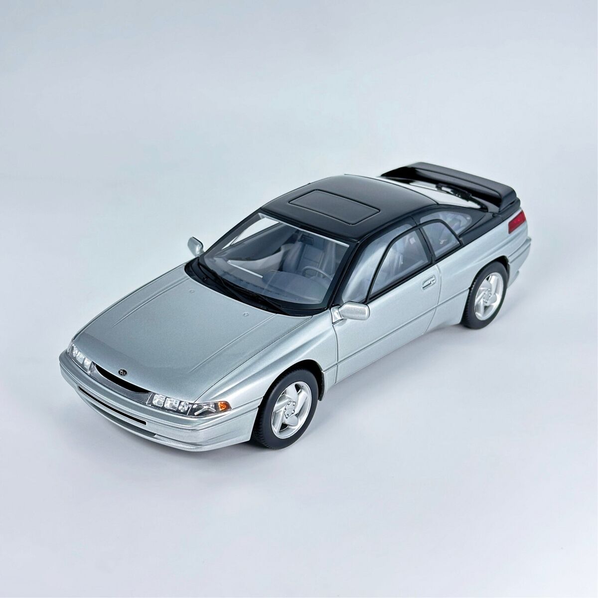 1/18 Subaru Alcyone SVX silver w/ black roof Resin Model Car 1/18 Subaru Alcyone SVX silver w/ black roof Resin Model Car