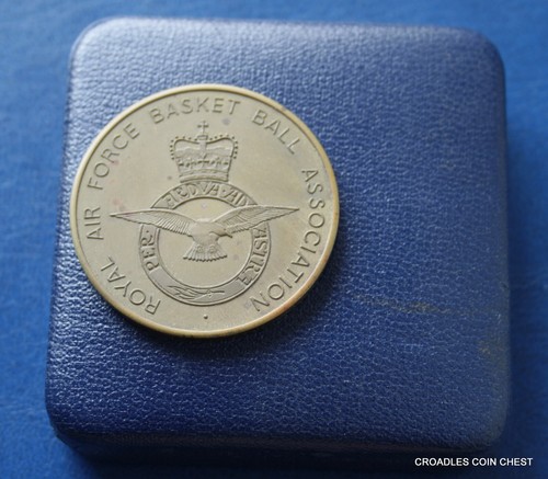 1986 ROYAL AIRFORCE BASKETBALL INTER COMMAND CHAMPIONS MEDAL CASED GILT BRONZE - Picture 4 of 5