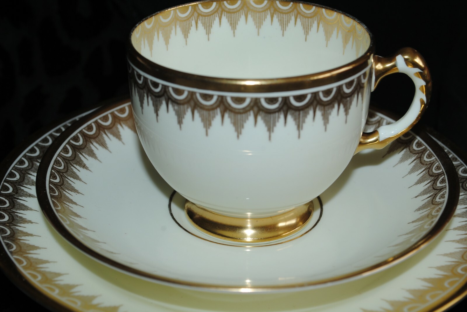 RARE VTG PLANT TUSCAN CHINA ENGLAND TRIO TEA CUP SAUCER DESSERT PLATE GOLD A602 