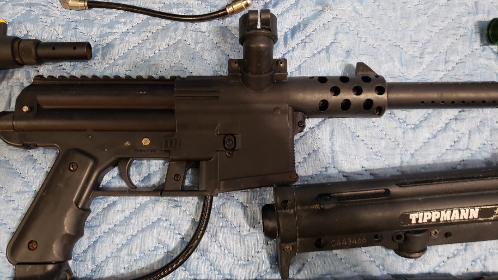 PAINTBALL GUN AND PARTS LOT WITH PAINTBALLS MARKER 6PAINTBALL MARKER