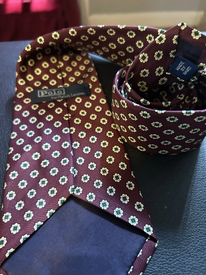 Corbata vintage Polo Ralph Lauren para hombre, roja con patrón de escudo blanco verde, seda Repp Foto 4 de 4