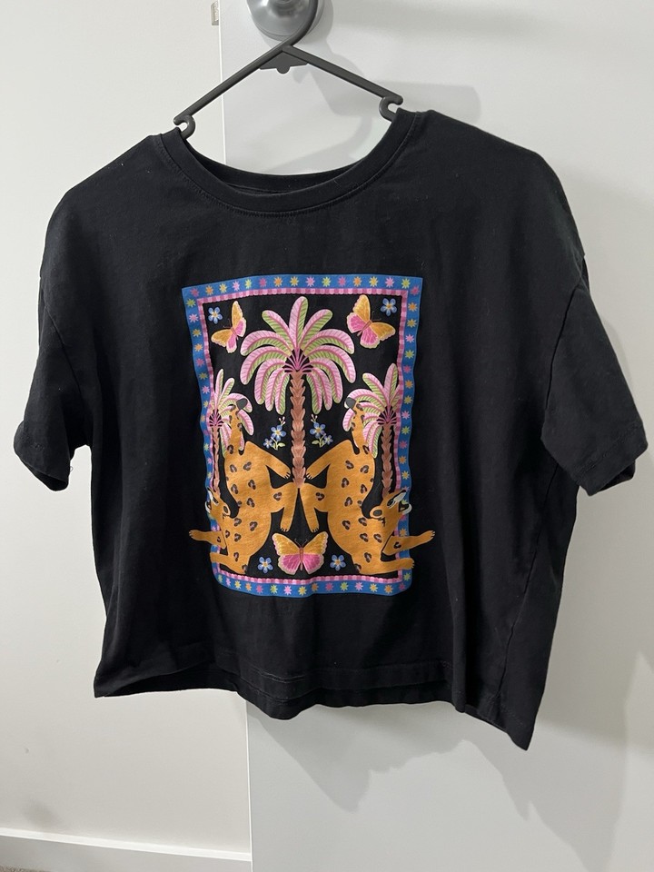 Sportsgirl Tshirt / Size Small ( Oversized) Cropped 
