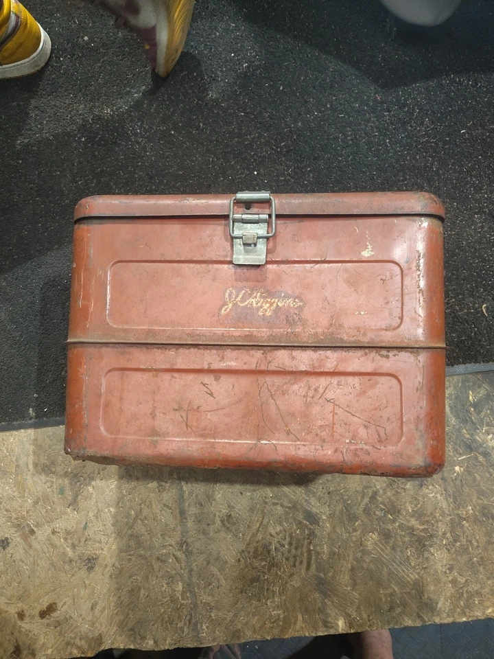 Enfriador de hielo de metal rojo JC Higgins de la década de 1950 de colección Sears acceso para picnic/bicicleta Foto 2 de 2