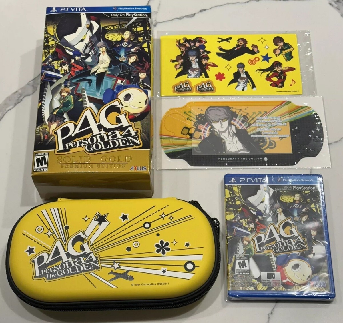 PlayStation Vita - PlayStationVITA本体　ペルソナ4Gと攻略本 PlayStation Vita - PlayStationVITA本体 ペルソナ4Gと攻略本