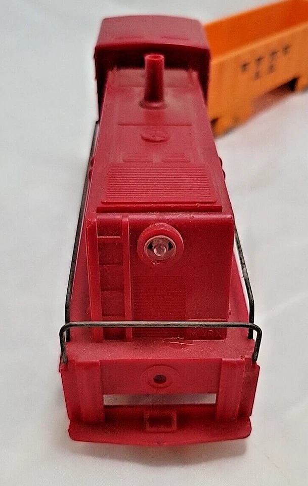 Vintage O Gauge Marx Lehigh Valley Red Diesel Switcher #112 set - Image 4 of 4