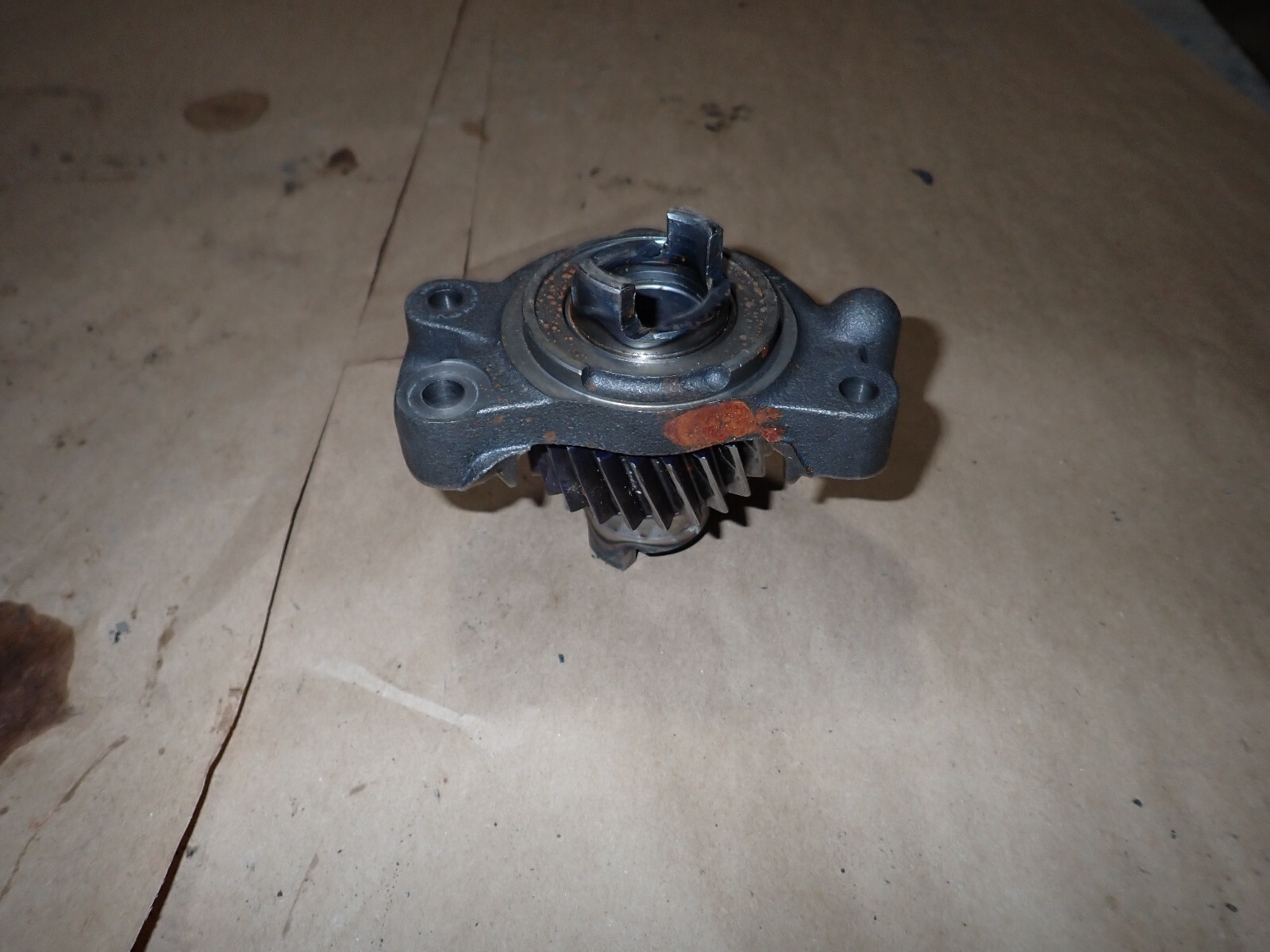 Iveco Case New Holland Diesel Engine Fan Support Drive Gear 