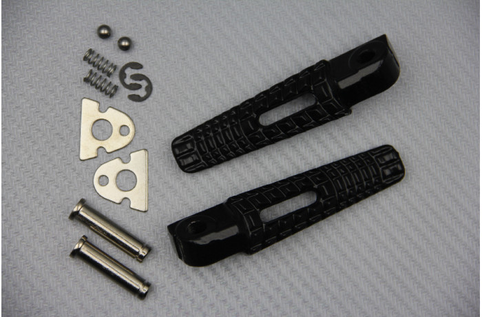 Repose pieds arrière pour Suzuki GSXR 1000 idéal pour vos balades en duo