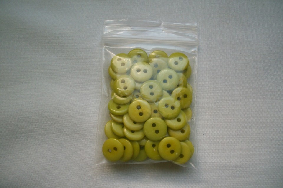 25, 50, 100 Small 2 Hole 9mm Flat Buttons (Crafts, Doll Clothes, Cards ...