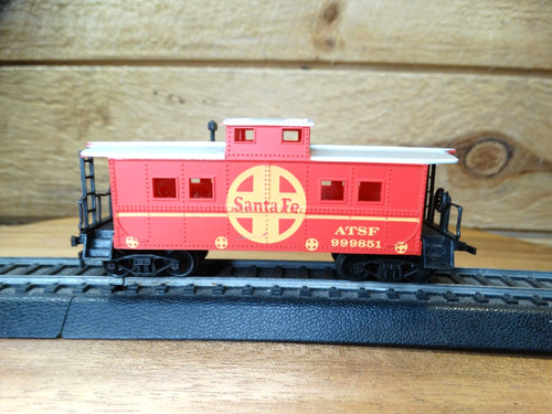 Ferrocarril Cupula Caboose y Chimenea Realista Escala HO 40' Santa Fe ATSF 99581 | Zustand: Used