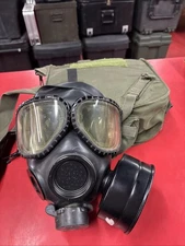 US Military M40 Gas Mask size Medium with Bag lot 8