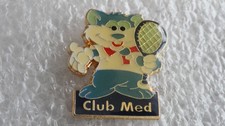 PIN S CLUB MED