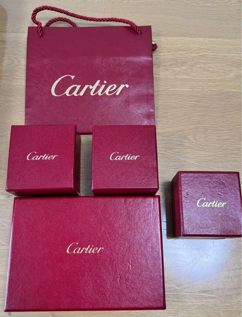 Étuis à bagues Cartier ensemble de lettres étui à lunettes de soleil Dior avec acheteurs