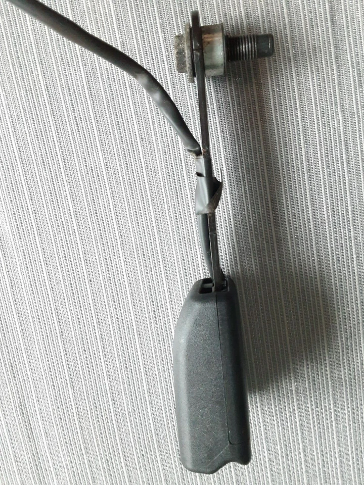 Nissan Versa Note 2014-2019 hebilla de cinturón de seguridad del lado derecho del pasajero OEM* Foto 3 de 4