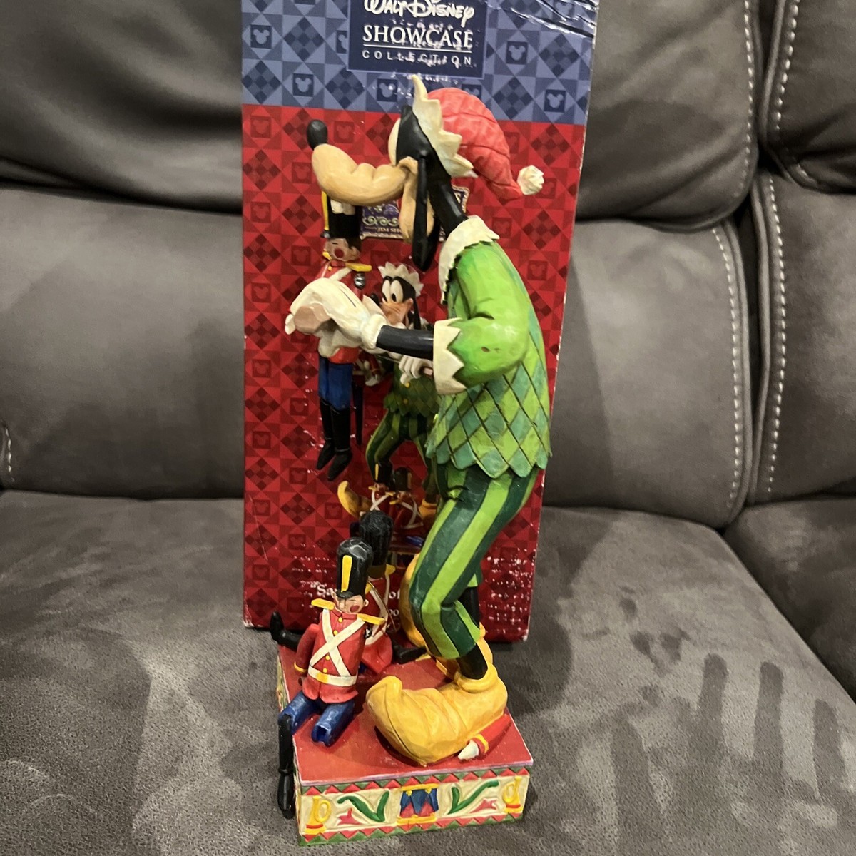 ディズニートラディション グーフィー Santa's Goofy Helper Jim Shore Disney Goofy “Santa's Goofy Helper” 4005627