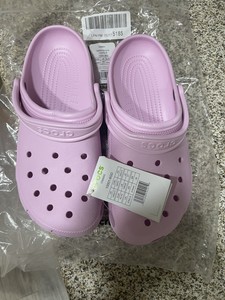 stores that sell croc charms