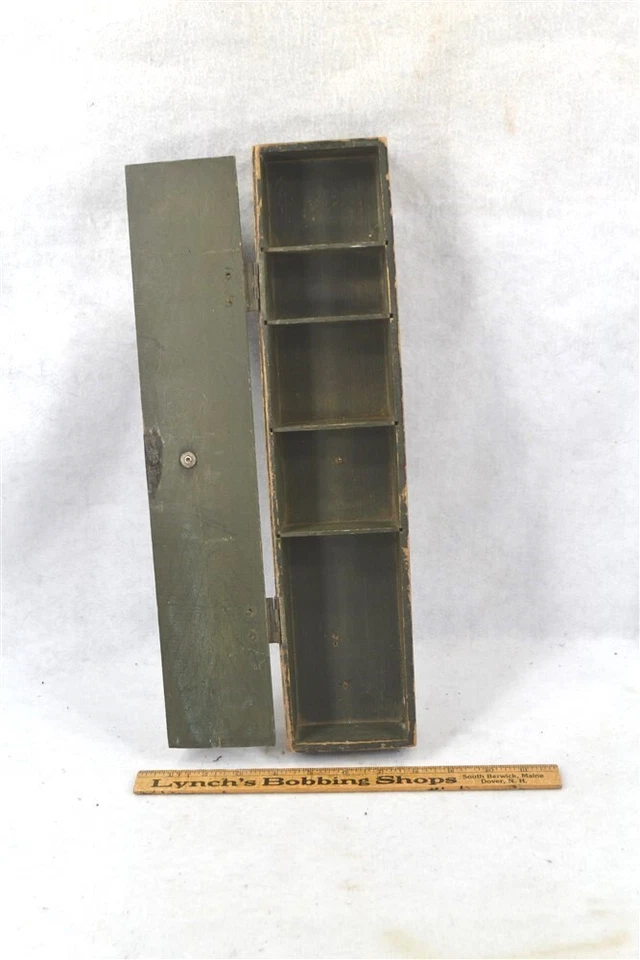 antiguo cubículo caja dividido 17x4x2,5 antiguo pintura verde estantes de pared 19º original Foto 3 de 4