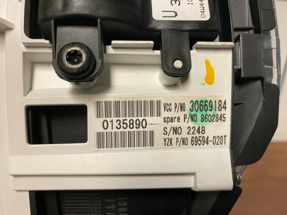 Cuadro de instrumentos Volvo V50 2005 *kilometraje desconocido *pestaña rota Foto 2 de 4