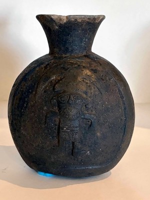 Pre Columbian Peruvian Chimu Blackware vessel