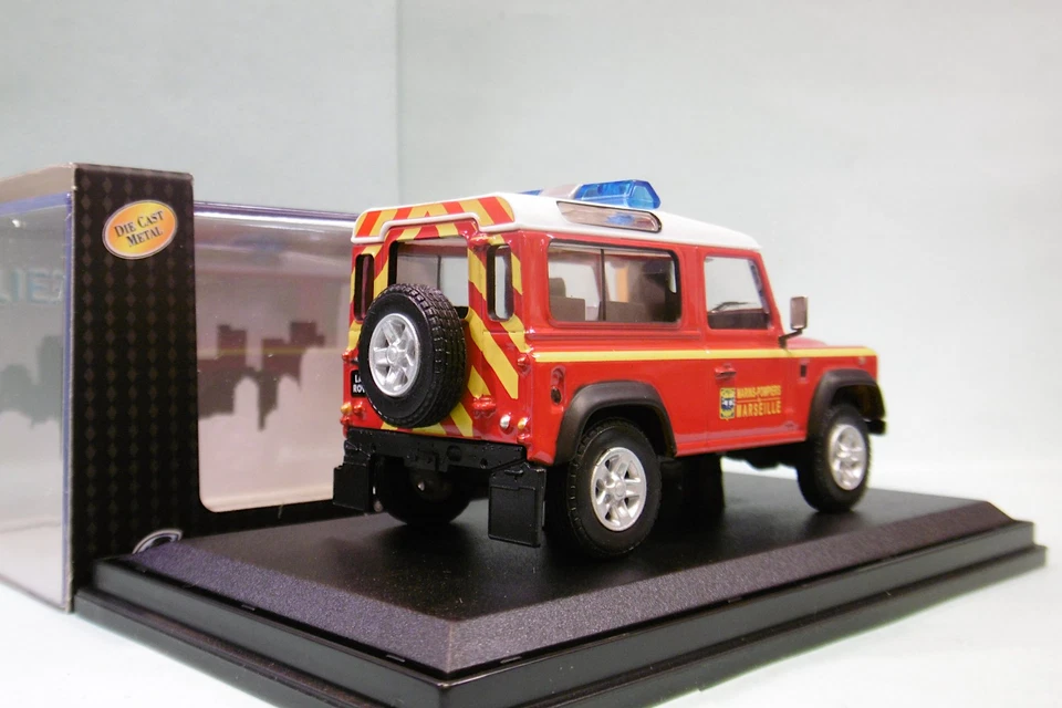 Cararama / Oliex - LAND ROVER DEFENDER Marins-pompiers de Marseille Neuf 1/43 - Photo 2/3