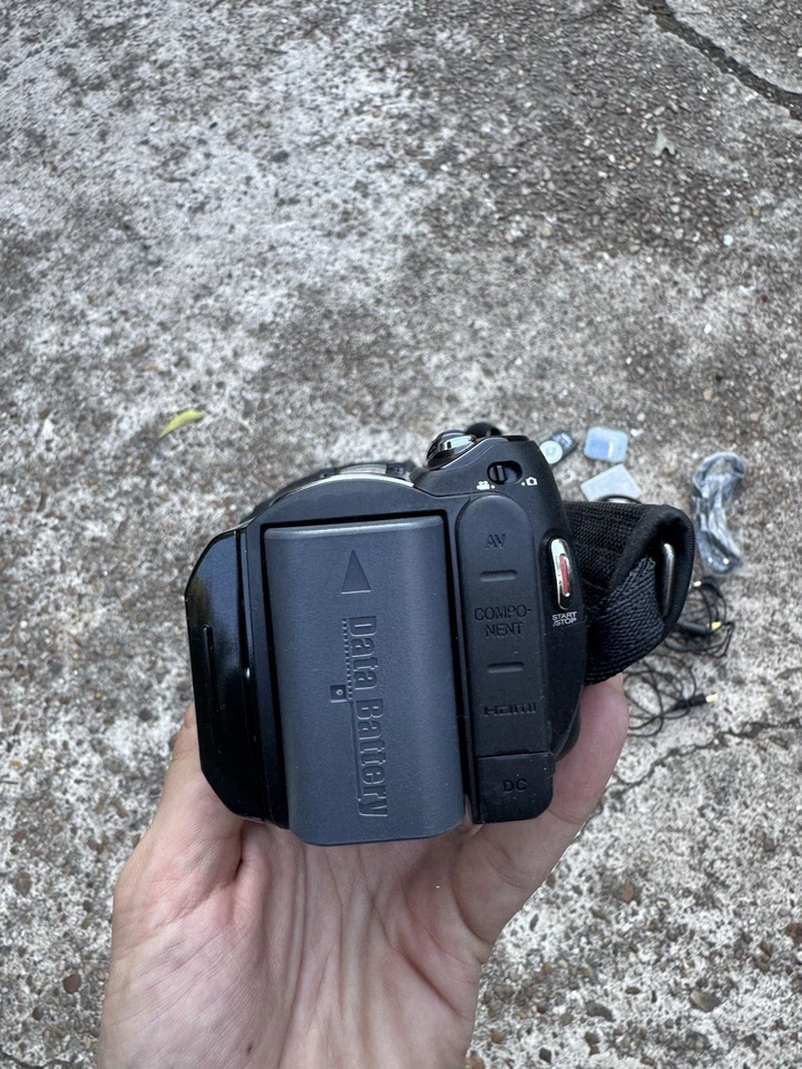 JVC Everio GZ-HD500 Full HD Video Camcorder (Black) With Extras - Image 3 of 4