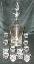 Daum France modèle SORCY  carafe et 12 verres de 6 cm à liqueur TBE