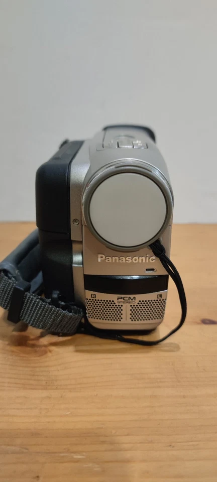 Panasonic NV-DS1B Mini DV Video Camera & Instructions - Has Issues - Spares or R - Image 2 of 4