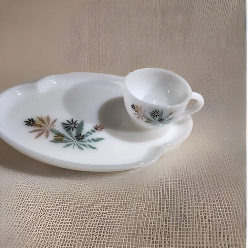 Vintage 1950s FEDERAL Glass Patio Snack Set ATOMIC FLOWER, 4 plates, 4 cups