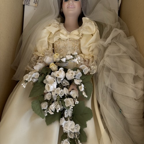 The Princess Diana 19" Porcelain Wedding Dress Bride Doll by Danbury Mint w/ Box - Picture 4 of 10