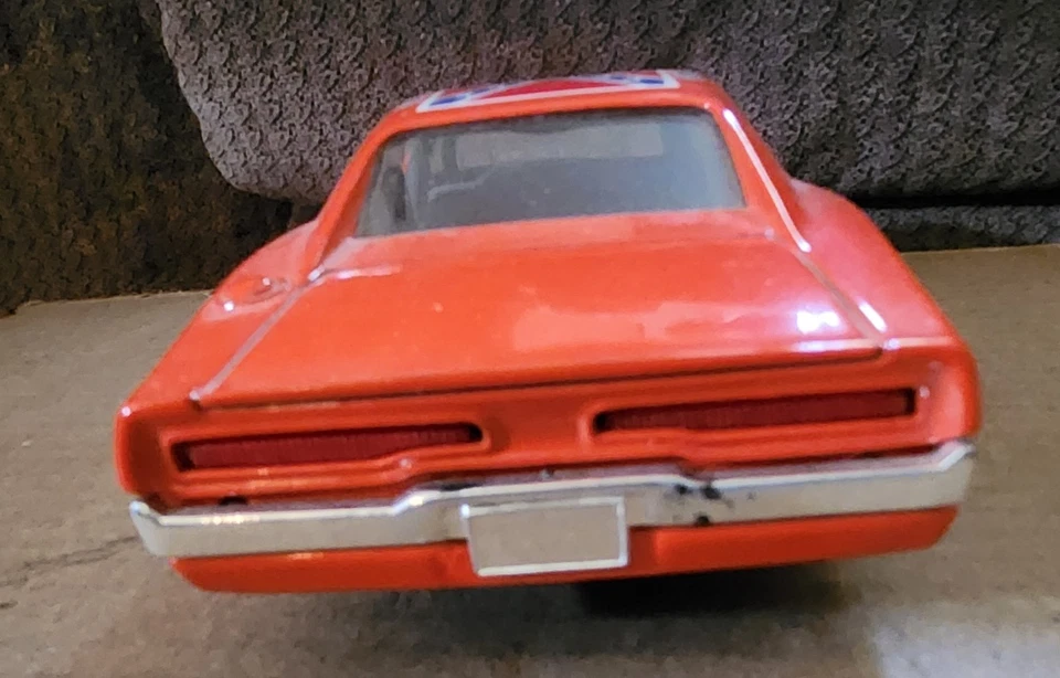 Dukes of Hazzard General Lee 1:24 Scale ERTL - Image 3 of 4
