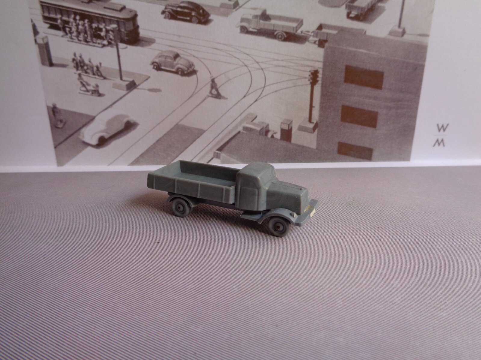 Wiking Volkswagen 1600 Modellauto - Staubgrau Spur H0 1:87 Für Sammler