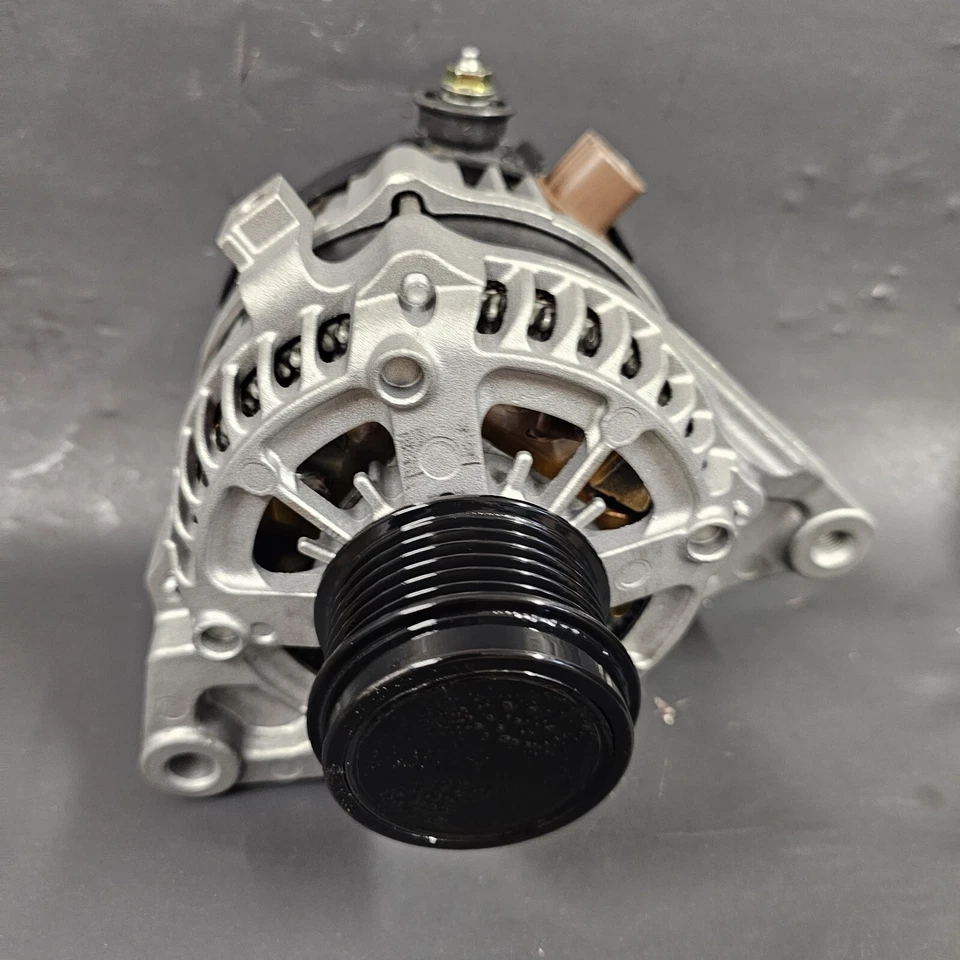 Alternador Toyota RAV4 L4 2013 a 2018 de 2,5 litros - solo AWD - Reman original por casa rodante Foto 4 de 4