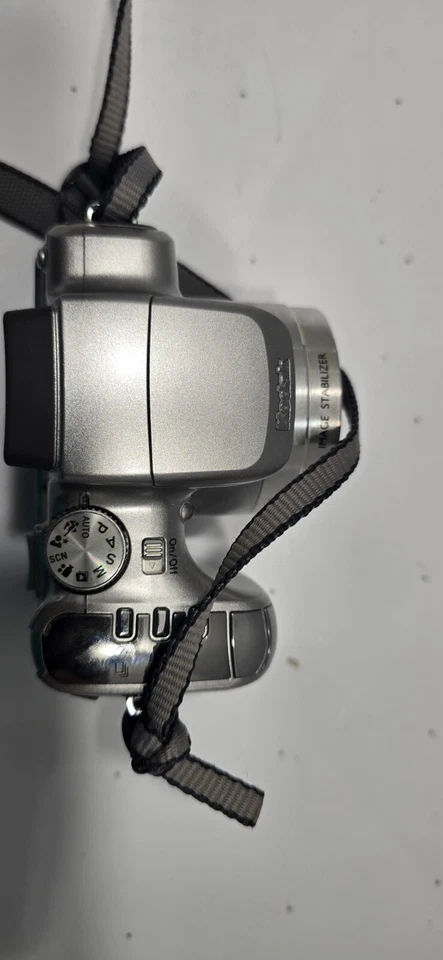 Cámara digital Kodak EasyShare Z612 plateada con zoom óptico 12X 6,1 Foto 3 de 4