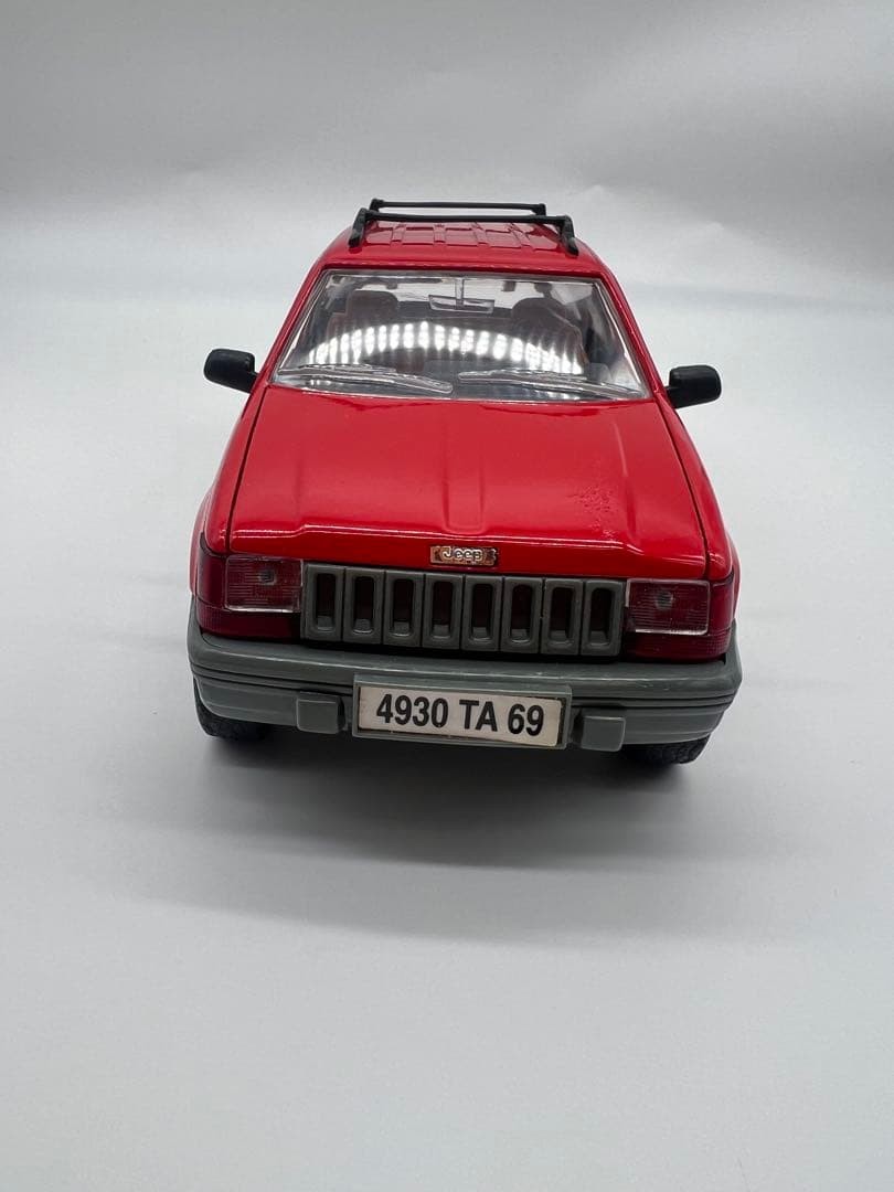 Jeep grand cherokee majorette 1/19 eme - Collection