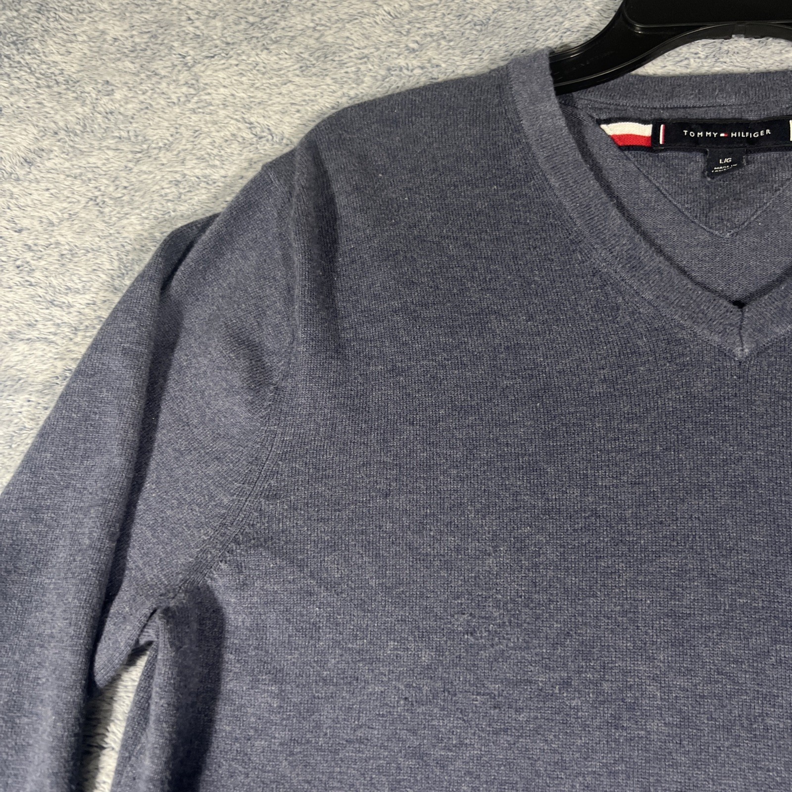 Tommy Hilfiger Essential Long Sleeve V-Neck Sweater Men's Size Large Blue Logo image 3