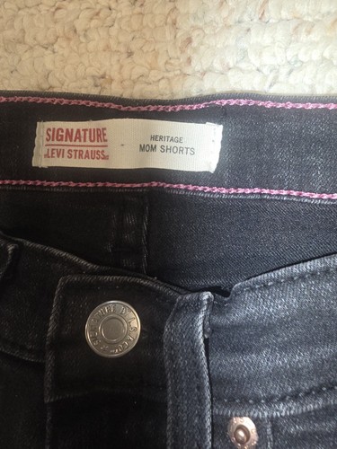 Signature Levi Strauss Girls Sz W12 Black Heritage Mom Shorts Cuffs Distressed - Picture 2 of 6