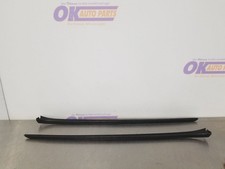 19 AUDI Q7 PRESTIGE WINDSHIELD MOULDING SET B...