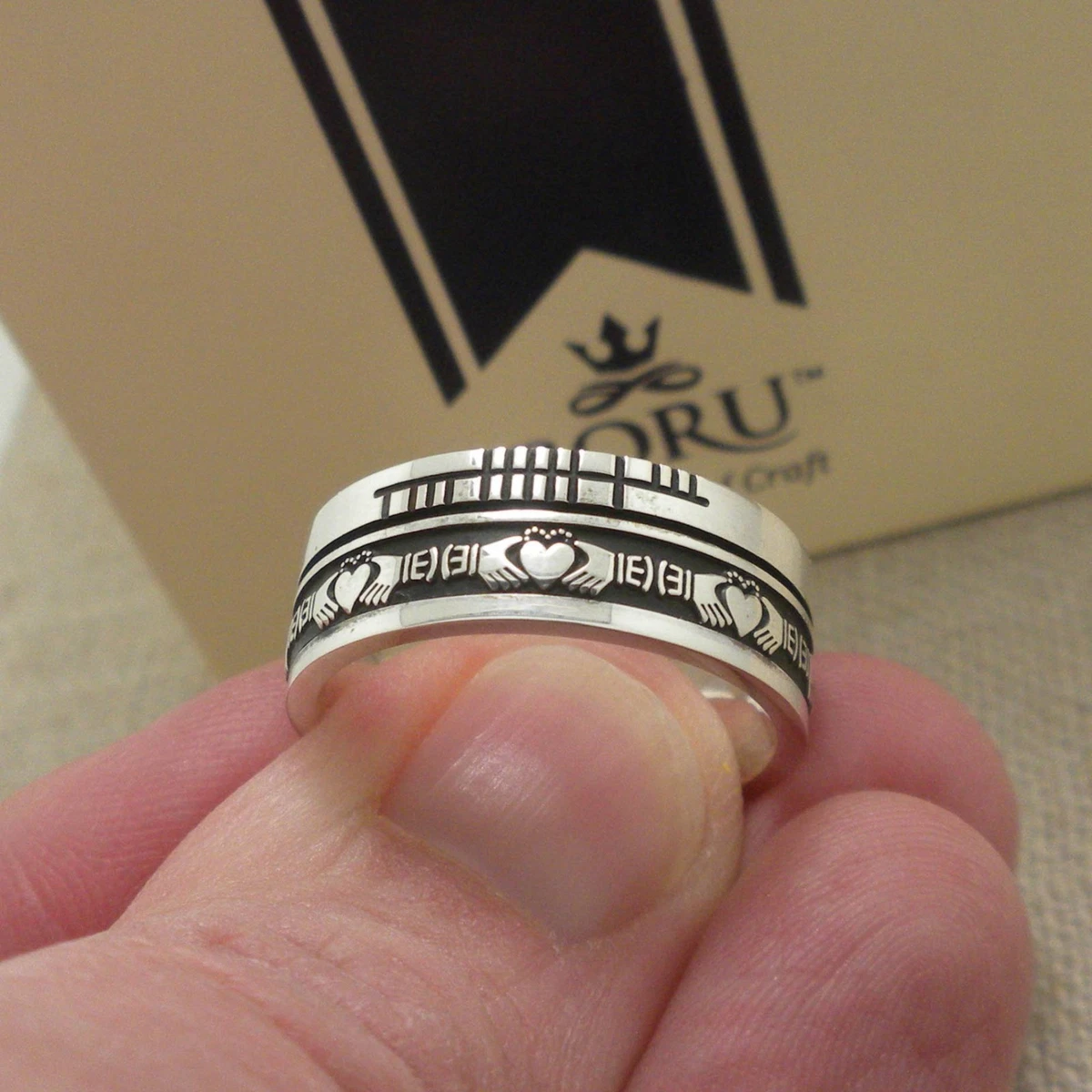 Collana con ciondolo Claddagh celtico in argento sterling di