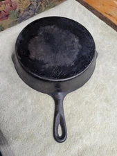 Vintage CHF Chicago Hardware Foundry Cast Iron Skillet 10 Inch #8 Diamond Logo